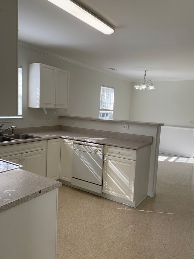 Building Photo - 1/2 OFF FIRST MONTHS RENT! 3 Bedroom 2 Bat...