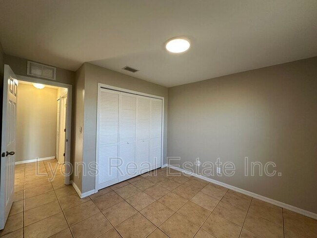 Building Photo - 2409 Park Rd