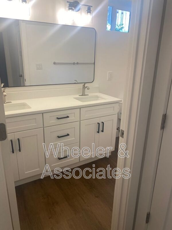 Building Photo - 3718-3718 Brinker Ave