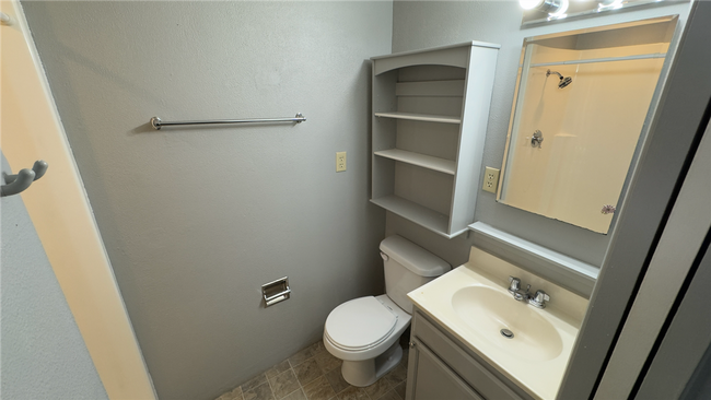 Building Photo - Studio Plus in Mount Vernon!!!