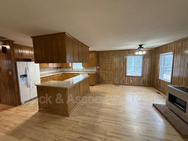 Building Photo - 161 Cresent Dr