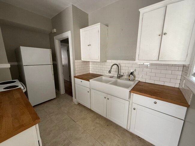 Building Photo - 659 S Greer St
