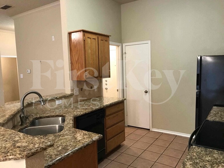 Building Photo - 1371 Gainsborough Way