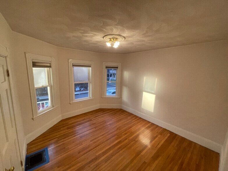 Building Photo - 65 Hancock St