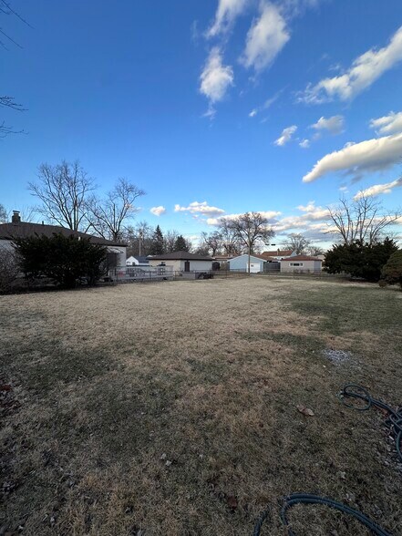 Building Photo - 325 N Cavender St