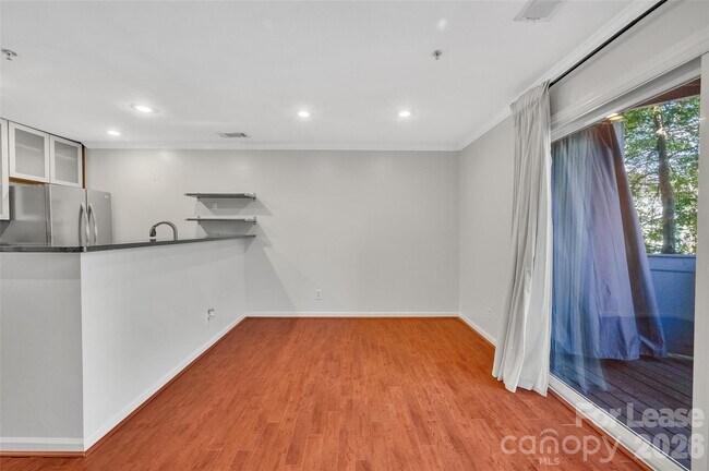 Building Photo - 505 N Graham St