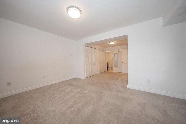 Building Photo - 504 Mountainview Dr