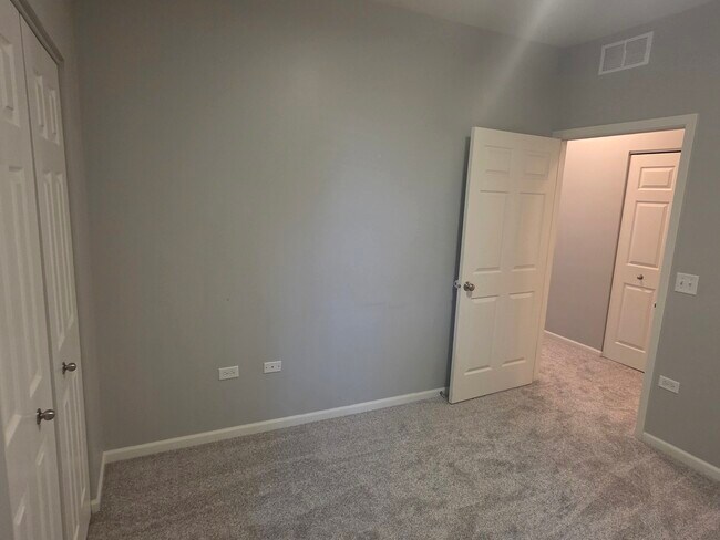 Building Photo - 2250 Aurora Dr