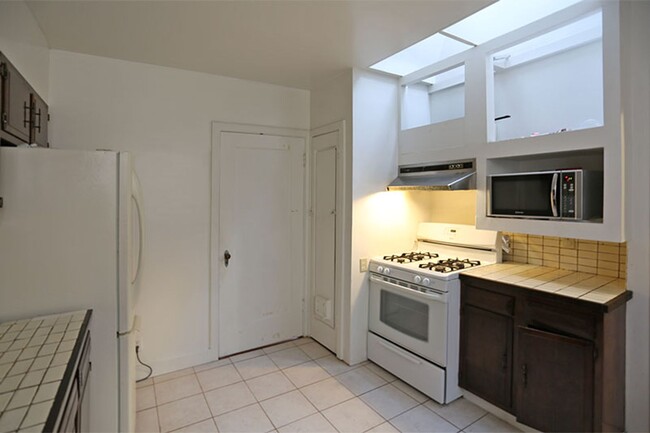 Building Photo - OPEN HOUSE: Sunday (5/4) 3:30-4:00pm Nob H...