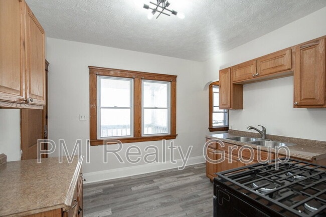 Building Photo - 2936 E 128th St