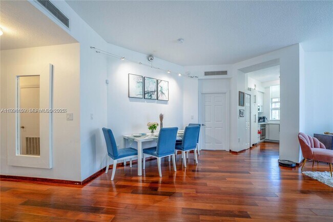 Building Photo - 3001 NE 185th St