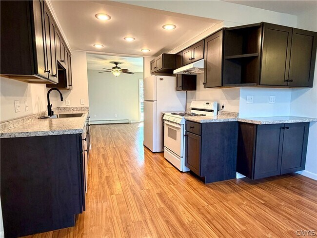 Building Photo - 14 Pond Path