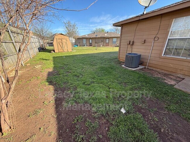 Building Photo - 701 Miracle Ln