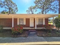 Building Photo - 2 Bedroom 1 Bath Duplex for Rent in Pensac...