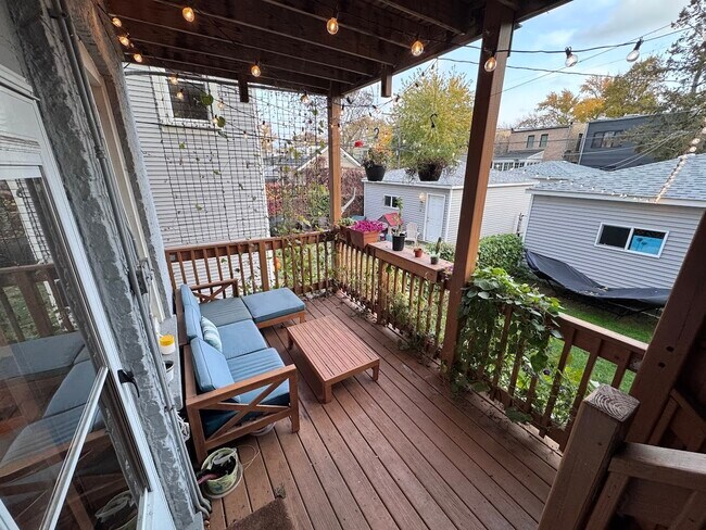 Building Photo - 2251 W Giddings St