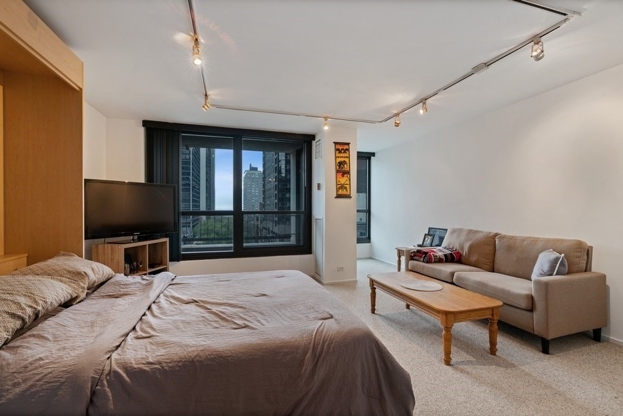 Building Photo - 1030 N State St