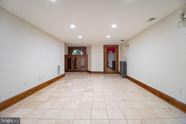 Building Photo - 1120 East Capitol St NE