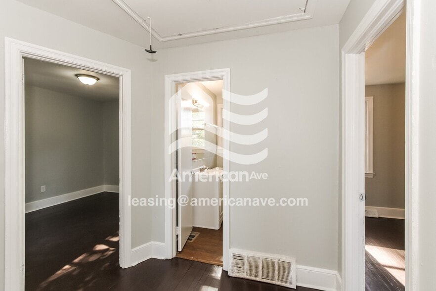 Building Photo - 1513 Dunbar Rd