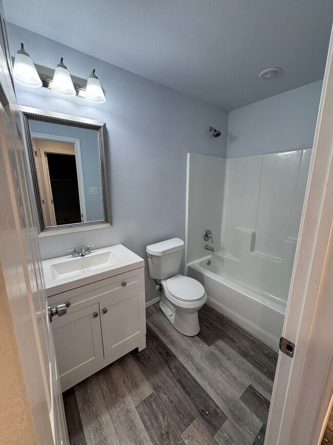 Building Photo - 1106 N Englewood Ave