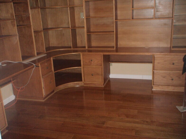 Custom Office/Study - 1941 Oro Dr