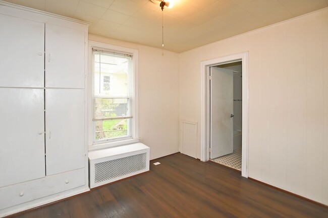 Building Photo - 310 Crabb Ave