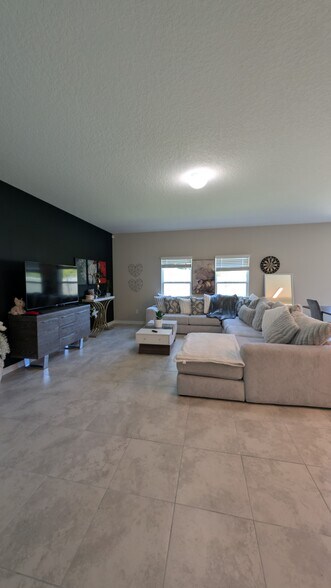Building Photo - 2127 Sweet Pine Ct