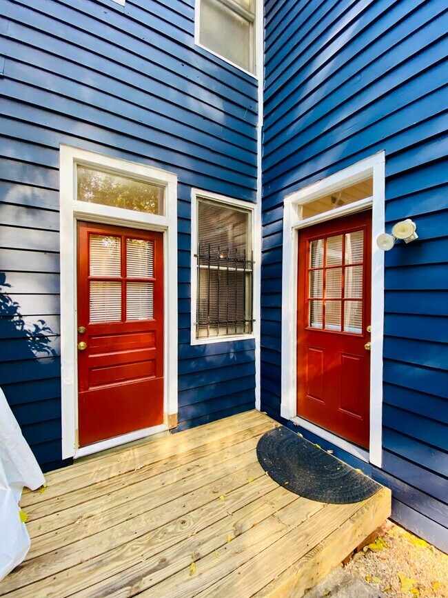 Building Photo - Beautifully Renovated 2bdrm/1.5bth Row House Located in Historic Church Hill!!