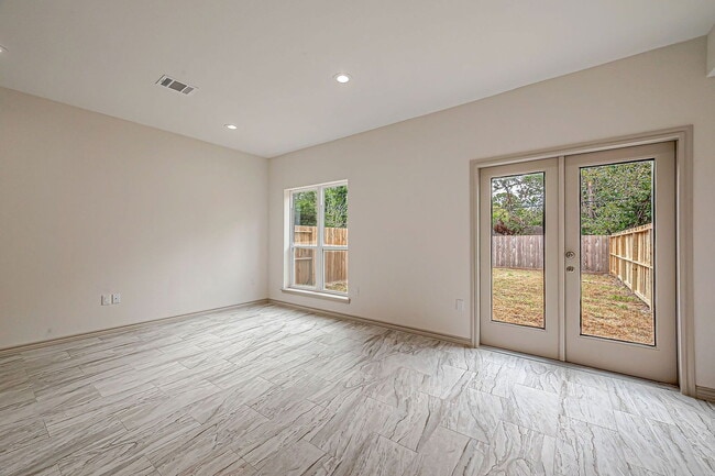 Building Photo - 5530 Hirondel St