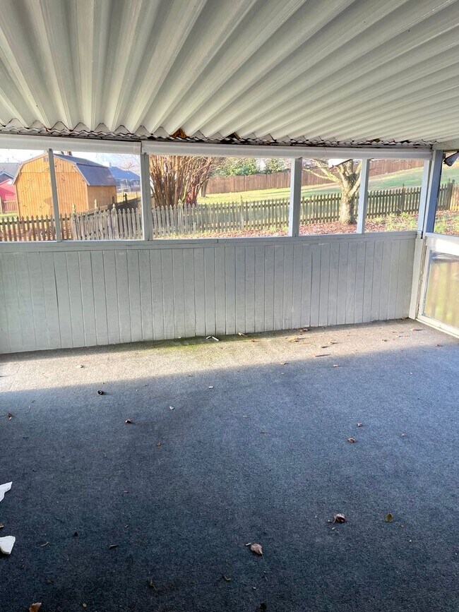 Building Photo - ****COMING SOON**** Charming Cape Cod in Halls