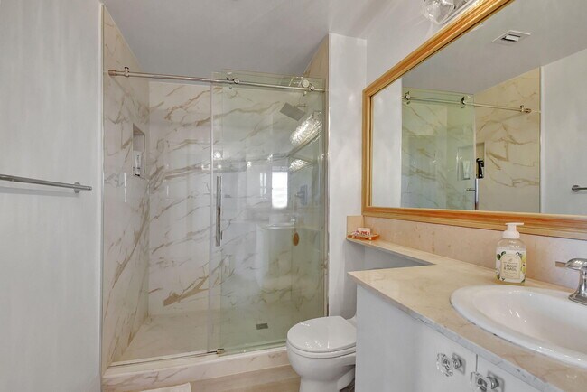 Building Photo - 802 W Windward Way
