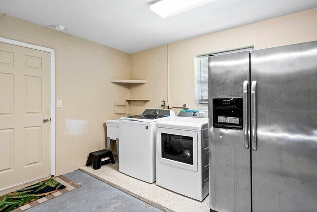 Building Photo - 5221 NE 26th Ave