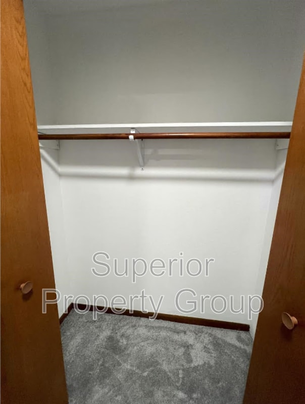 Building Photo - 2 S Wickham Ct