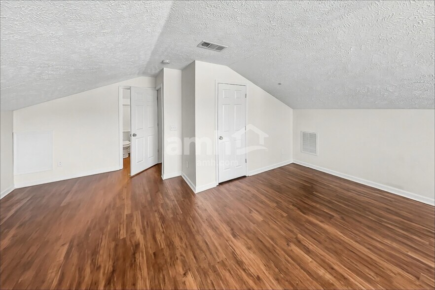 Building Photo - 1856 Portview Dr