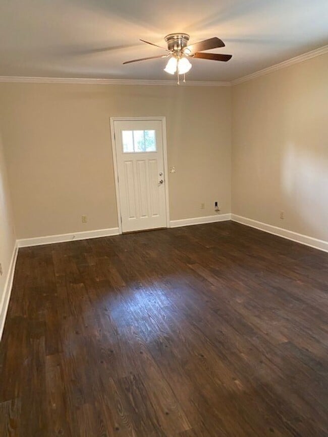 Building Photo - 405 Meador Dr