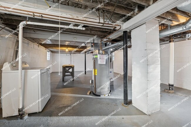 Building Photo - 22618 Maxine St