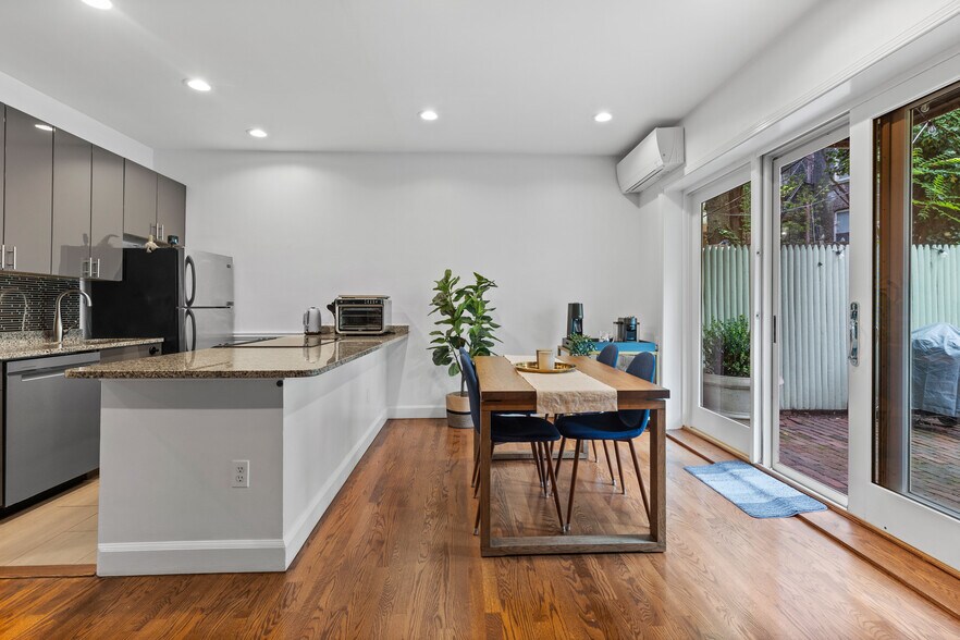 Building Photo - 113 Chandler St