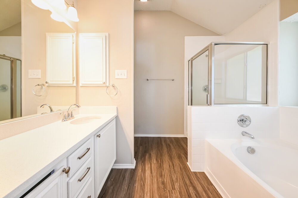 Building Photo - 2843 Red Oak Dr