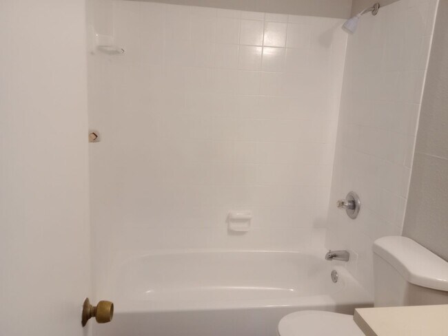 Building Photo - KNOX F