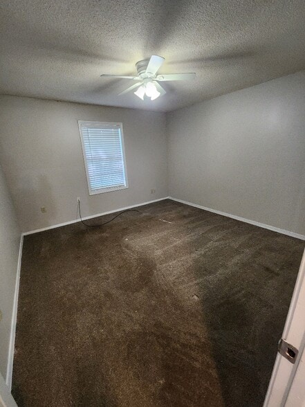 Building Photo - 8180 Stonebrook Dr