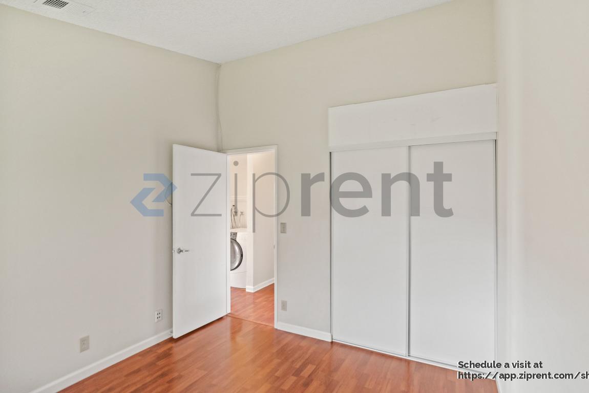 Building Photo - 1618 Seacreek Way