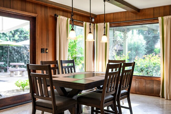 Building Photo - 1342 Skyline Dr