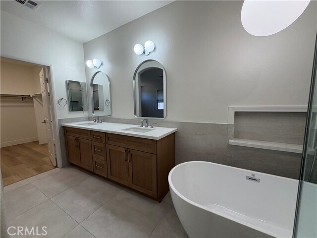 Building Photo - 18 Mineral King