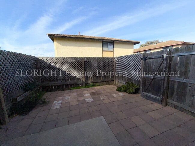 Building Photo - AVAILABLE OCTOBER - 2 Bedroom / 1.5 Bath Apartment in Lompoc
