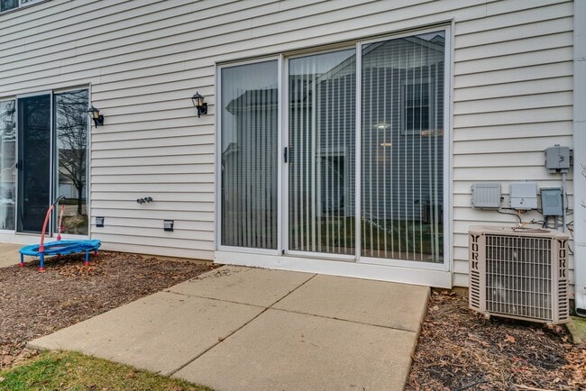 Building Photo - 1357 S Candlestick Way