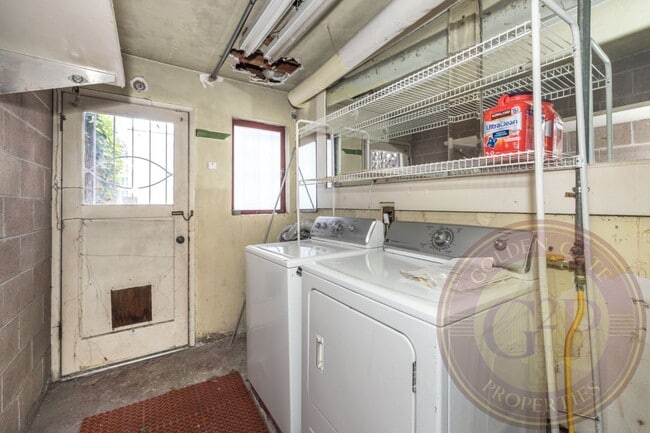 Building Photo - Rincon Hill - 3 BR, 2 BA House 1,164 Sq. Ft. - 3D Virtual Tour, Garage, Yard