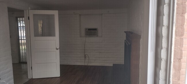 Building Photo - 4725 E 25th St