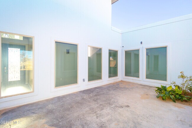 Building Photo - 864 Lemington St