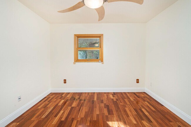 Building Photo - Convenient, Updated, and Plenty of Room fo...