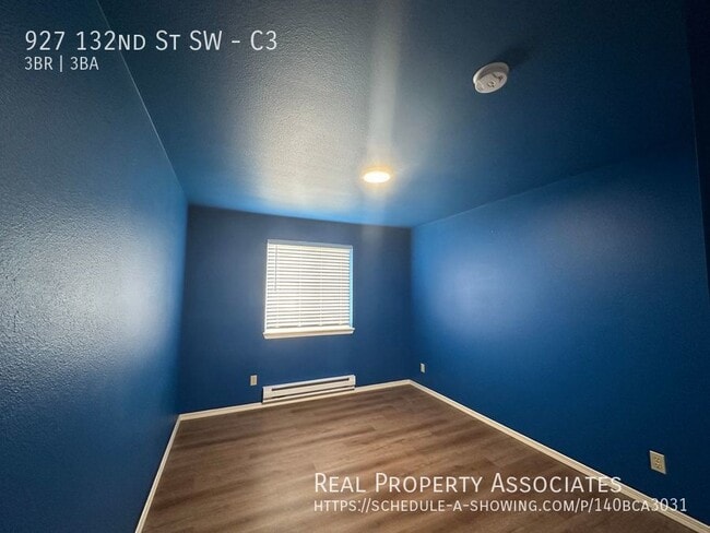 Building Photo - 927 132nd St SW