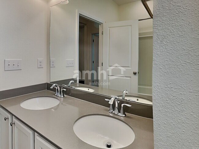 Building Photo - 2211 Saffron Walden Dr